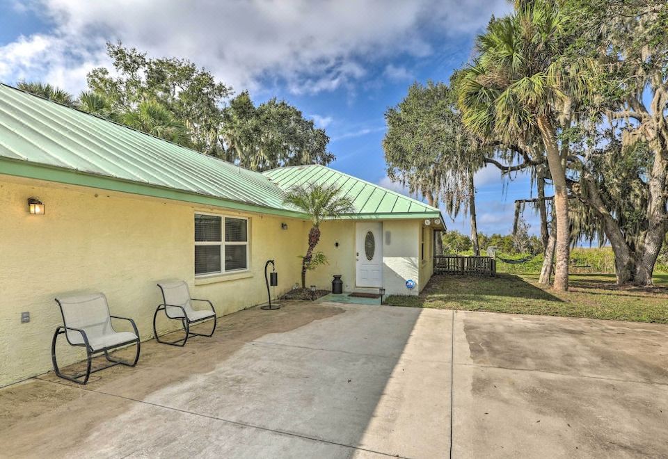 Hotel On Lake Istokpoga Lorida Home with Lanai!, Exterior, Hotel Exterior