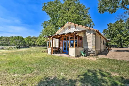 บ้าน Glen Rose ที่กว้างขวางบนริมน้ำแม่น้ำ Paluxy - 3 ดาว
