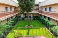 Days Inn & Suites by Wyndham Artesia Hotels in Artesia