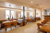 Hotel & Boarding House Schlosserwirt - parking