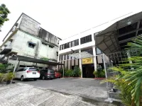 RedDoorz @ Fortune Hotel Jalan Walanda Maramis Manado Hotels in Pinaesaan