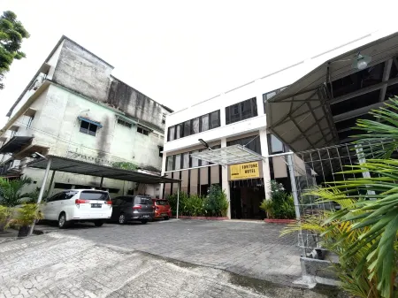 RedDoorz @ Fortune Hotel Jalan Walanda Maramis Manado Отели в г. Singkil