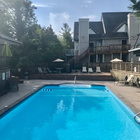 Slope-Side Studio Bliss: Ski-in/Ski-Out, Renovated at Blue, Hot Tub, Fast Wi-Fi