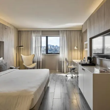 Radisson Blu Belo Horizonte Savassi Отели рядом с достопримечательностью «Площадь Савасси»