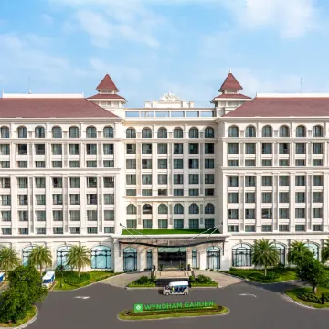 Отель Wyndham Garden Grand world Phu Quoc Отели рядом с достопримечательностью «Van beach»