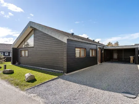 "Aaran" - 700m from the Sea Отели рядом с достопримечательностью «Blokhus Strand»