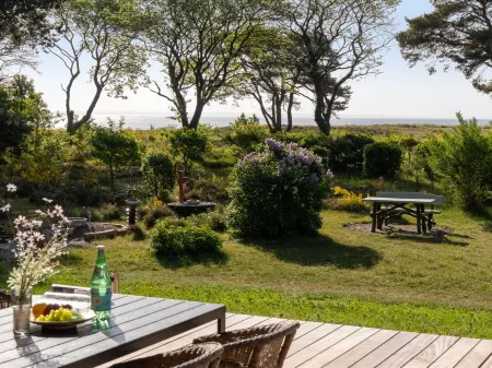 "Toska" - 100m to the Fjord Отели в г. Rorvig