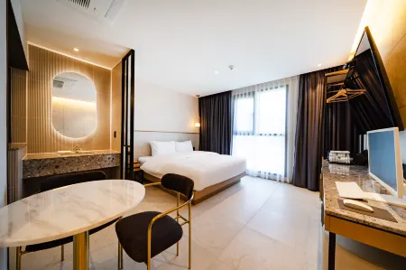 Busan Umgung Hotel Roda Отели рядом с достопримечательностью «Yishu Island Migratory Park»