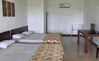 Pondok Nuansa فنادق في Ciracap