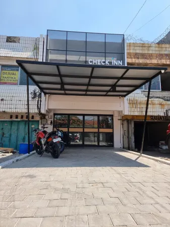 Check Inn at Citarum Отели рядом с достопримечательностью «Tugu Muda»
