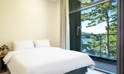 Hillsnorkelbeach Hotel Hotels near Jangho Port