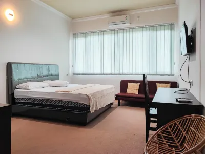 RedDoorz Plus Syariah Near Simpang Rimbo Jambi Hotels in Rawa Sari