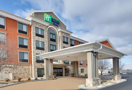 Holiday Inn Express & Suites Mitchell Отели в г. Митчелл