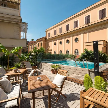 Palm Gallery Hotel
