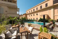 Palm Gallery Hotel - Rooftop Pools