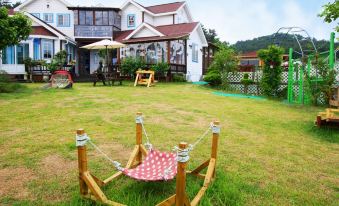 Taean (Anmyeondo) Taeyangeun Gadeuki Pets Friendly Pension