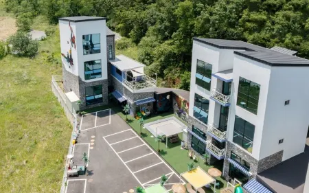 Gapyeong Aiwa Kids Pool Villa Отели рядом с достопримечательностью «Edelweiss»