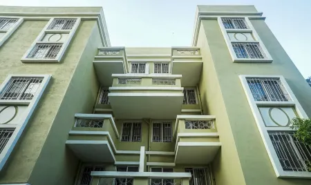 Treebo Luxe Suite, Shivaji Nagar Отели рядом с достопримечательностью «Centre for Network Computing»