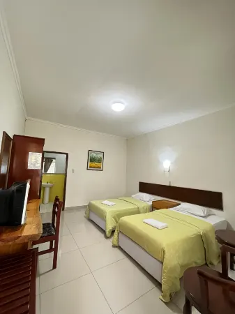 Dumasari Hotel Отели в г. Tuktuk Siadong