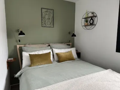 Modern 2 Bed Apartment with Hot Tub and Large Private Roof Terrace