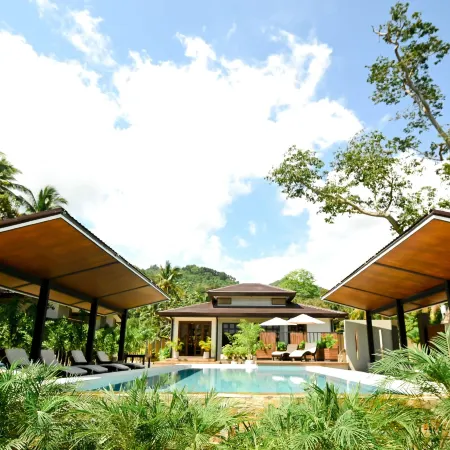 Isora Resort Puerto Galera Отели рядом с достопримечательностью «Водопад Тамарау»