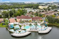 Regal Oaks Resort Vacation Townhomes by Idiliq - Free Private Hot Tub! Disney Institute 주변 호텔
