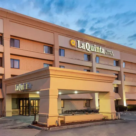 La Quinta Inn & Suites by Wyndham Chicago Gurnee