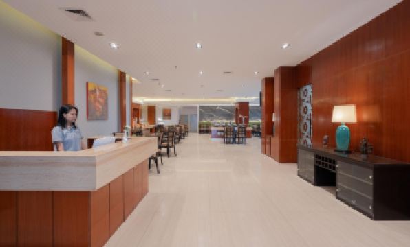 The Capital Hotel Surabaya - Housity