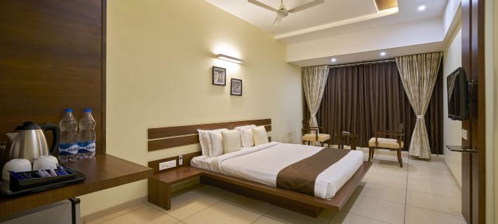 Hotel 3 Leaves Отели в г. Колхапур