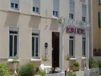 Au Royal Hotel