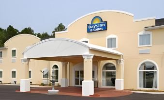 Days Inn & Suites by Wyndham Swainsboro