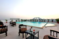 Hotel Airlink Castle - Rooftop Pools