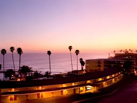 SeaCrest Oceanfront Hotel