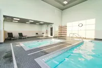 Holiday Inn & Suites CALGARY AIRPORT NORTH by IHG - piscine