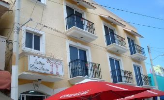 Suites Los Arcos