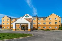 Quality Inn & Suites Hotels in Bay City