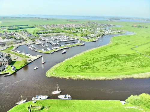 Harboursuite Woudsend Incl. Motorboot - Homestays