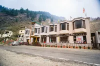 Tapovan Inn Hotel and Resort - parking