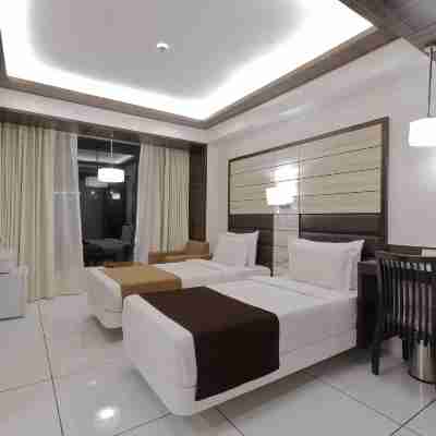 Hotel Silver Heights Rooms