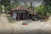 Spot on 94122 Homestay Arva Hotels in Karangmojo