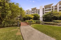 Oaks Brisbane Mews Suites Hotels in Herston