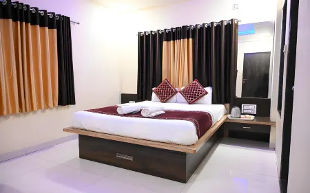 JV Garden Отели рядом с достопримечательностью «Poonam Chowk»