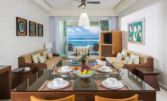 Luxury condo on the beach