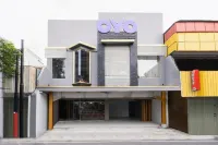 Crown Residence Near Tugu Yogyakarta Mitra RedDoorz Hotel a Jetis