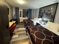 Super 8 by Wyndham Brooklyn Fulton Street/Broadway Junction Hotels near Bushwick