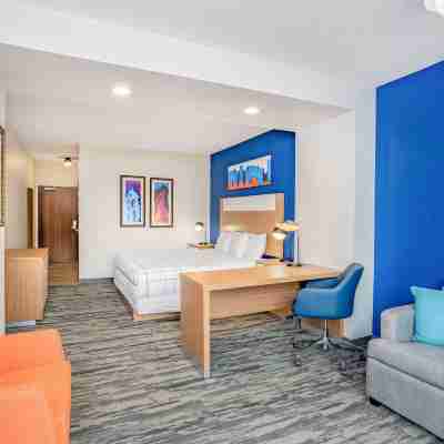 La Quinta Inn & Suites by Wyndham Katy Rooms
