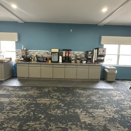 Days Inn & Suites by Wyndham Sikeston