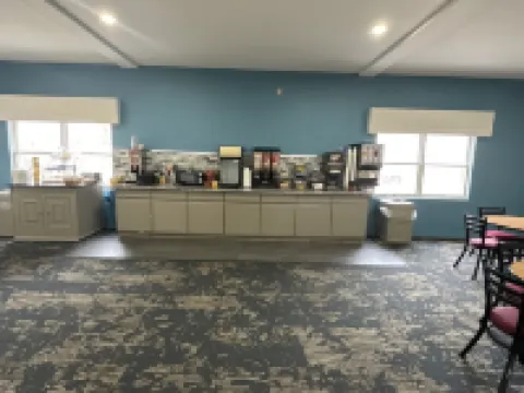 Days Inn & Suites by Wyndham Sikeston