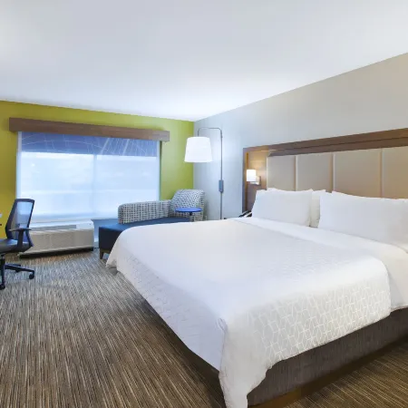Holiday Inn Express & Suites GRAND RAPIDS - AIRPORT NORTH by IHG