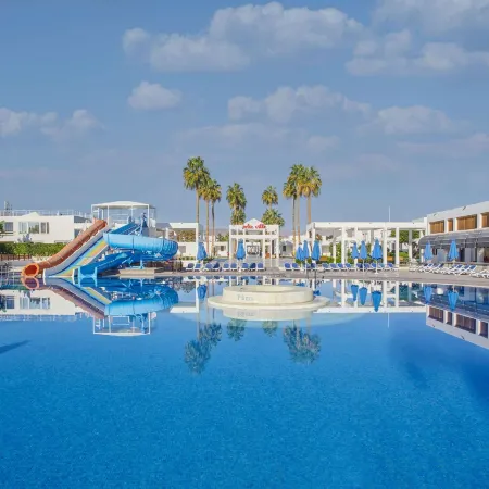 Maritim Jolie Ville Resort & Casino Отели рядом с достопримечательностью «Залив Наама»